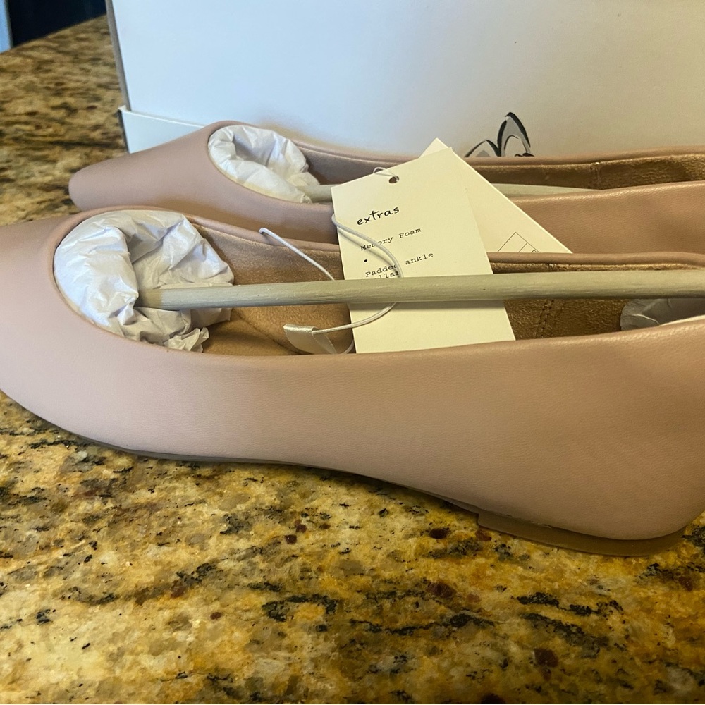 Tan Corinna flats, brand new, size 7 1/2